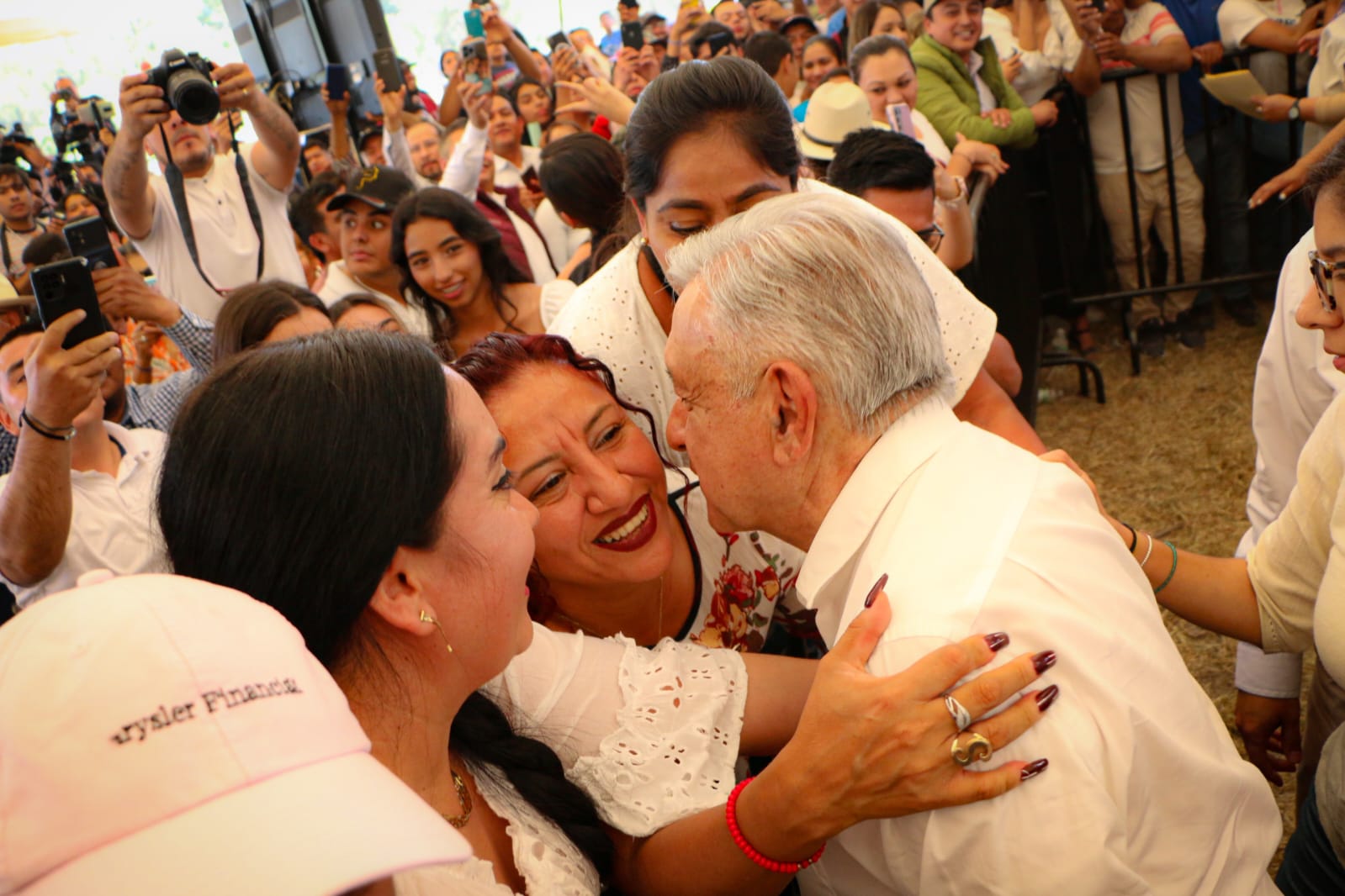 AMLO garantiza pago a maestras y maestros de Michoacán: Seyra Alemán