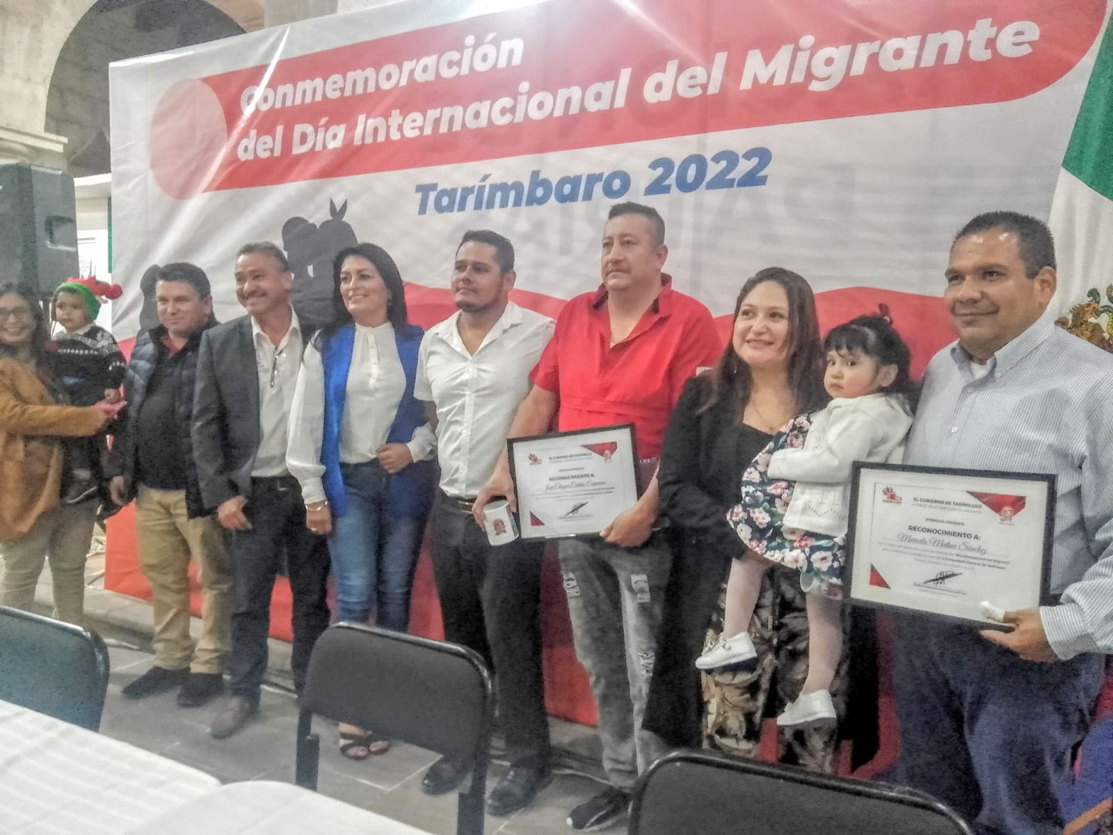 Reconocen a José Eleazar Cedeño y a Maricela Medina Sánchez por su labor social con el municipio de Tarímbaro.