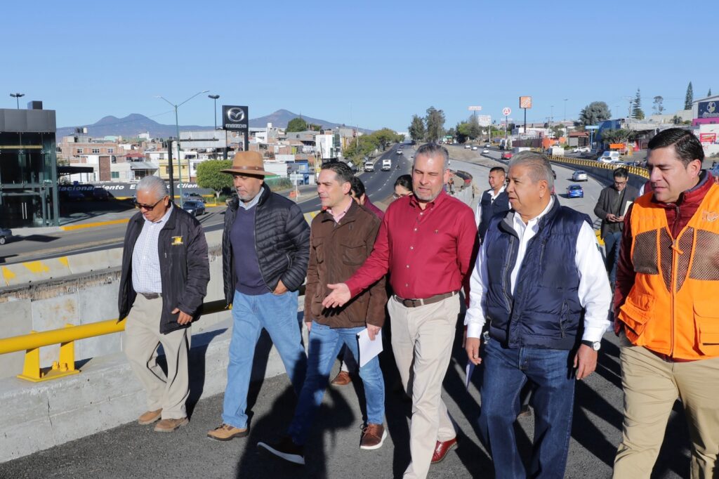 Gobernador y SCOP supervisan avances en distribuidor vial de salida a Mil Cumbres