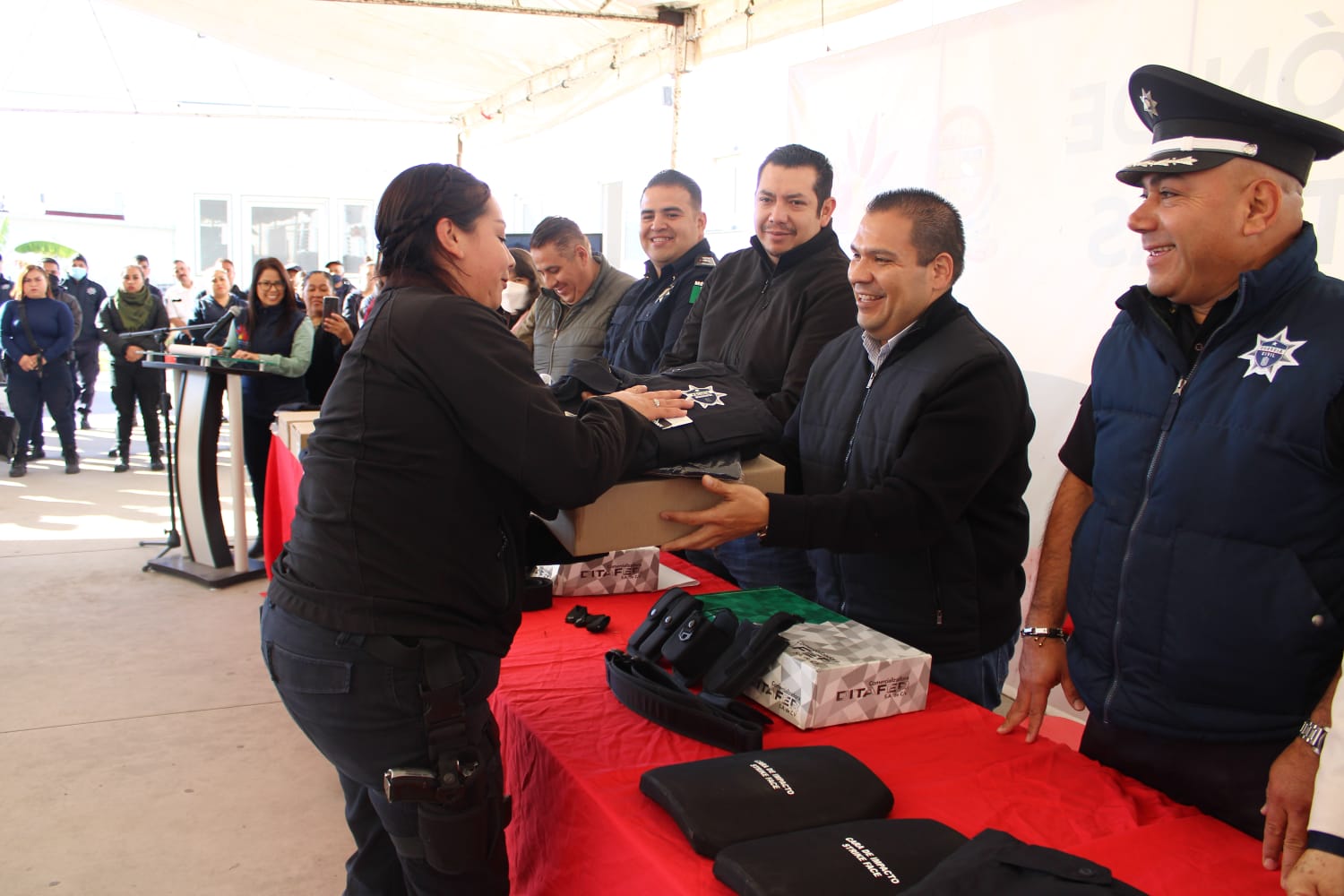 Realiza Bladimir González entrega de equipamiento policial del programa Fortapaz