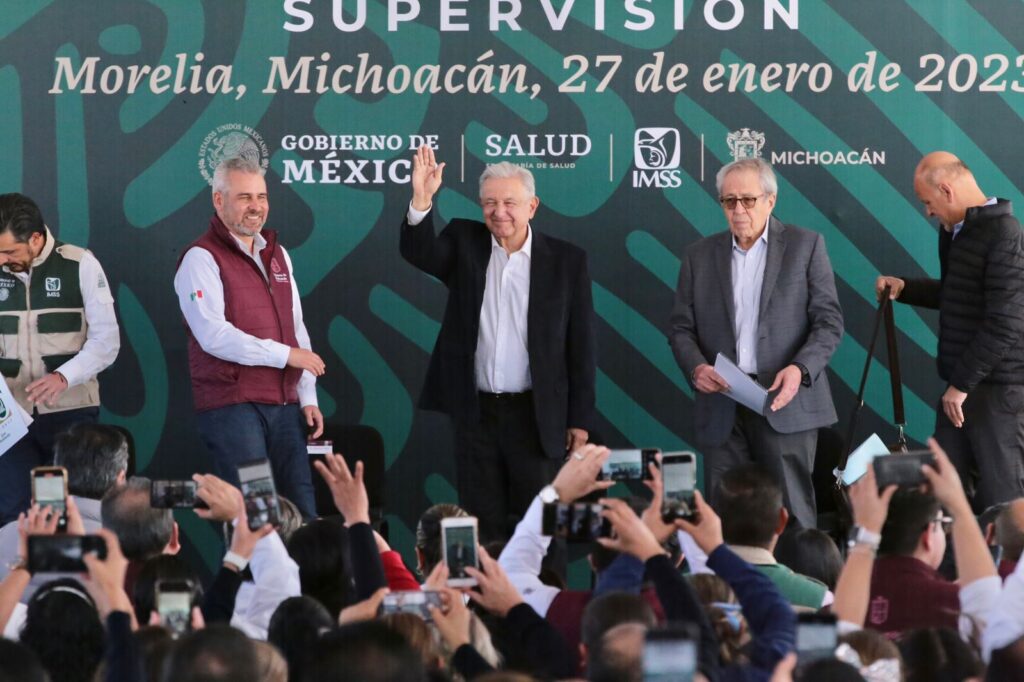 Con apoyo de AMLO avanza tarjetización de docentes en Michoacán: SEE