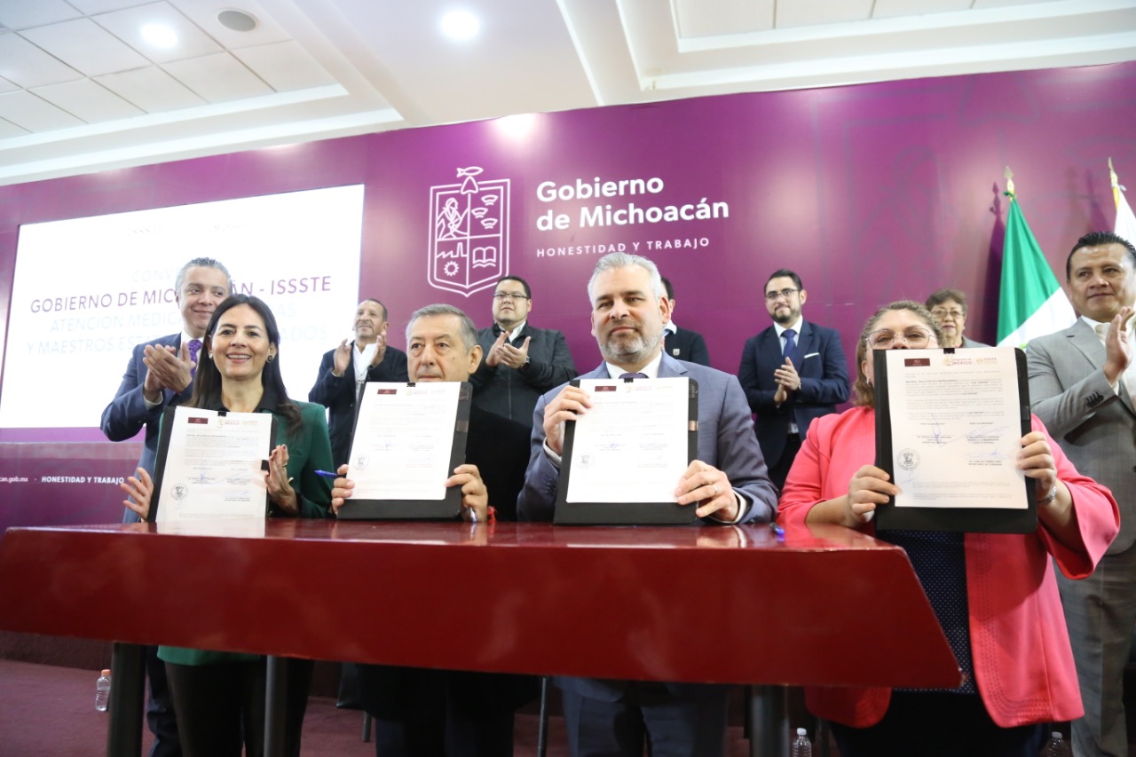 Gobierno de Michoacán firma convenio con ISSSTE para dar atención médica a docentes pensionados