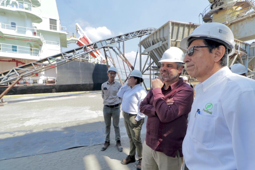 Visita Bedolla planta Fertinal en LC; garantizados los fertilizantes para Michoacán