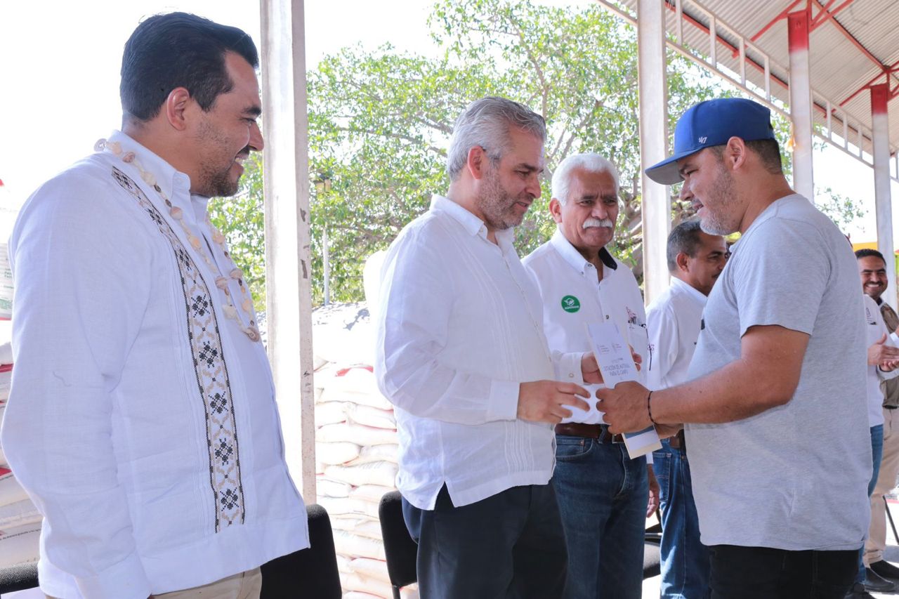 Gobierno de Michoacán dispersará antes de mayo 40 mil toneladas de fertilizante gratuito