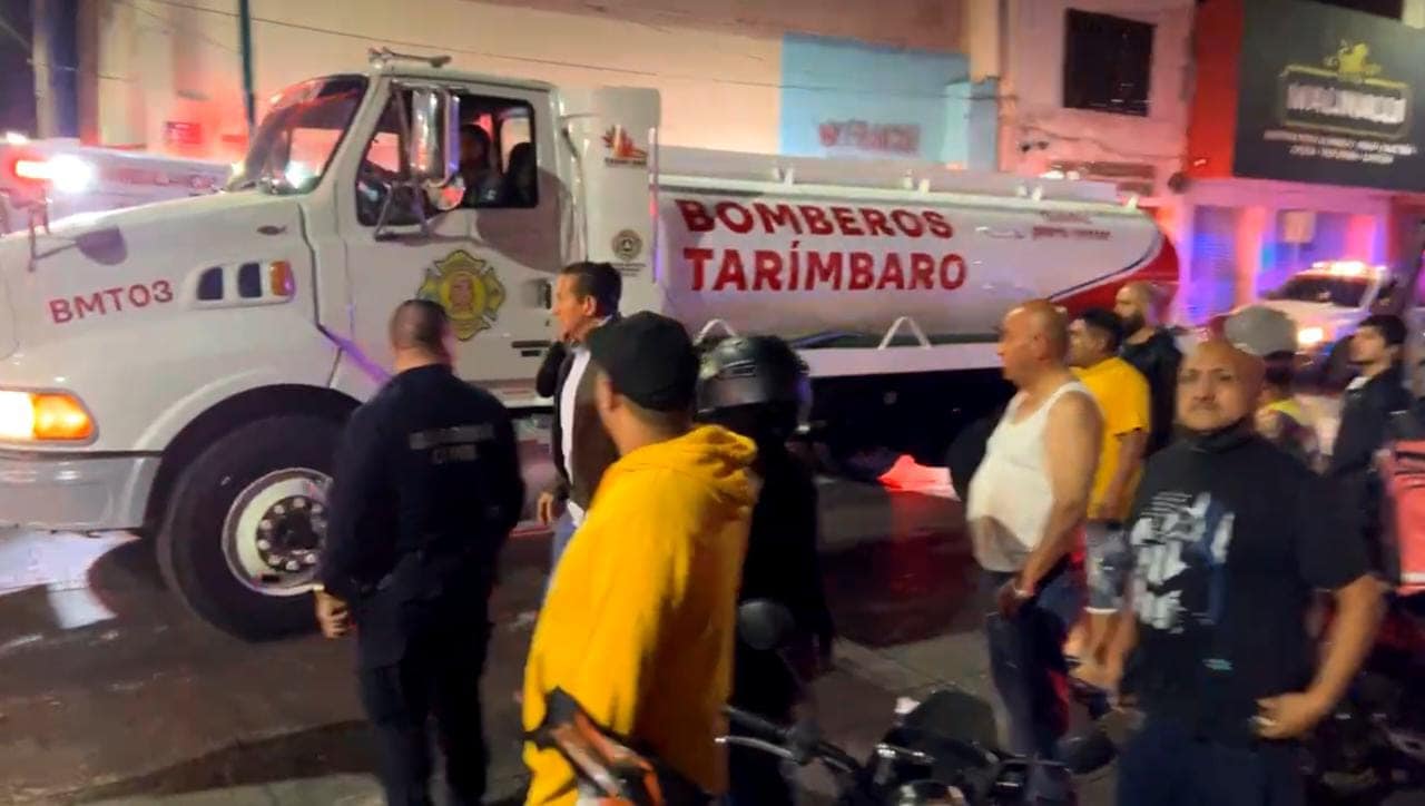 Bomberos Tarímbaro se solidarizan con Morelia en el incendio del mercado Independencia