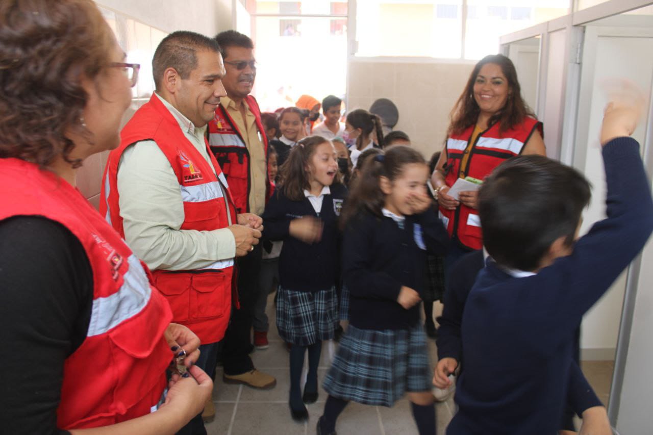 Entrega Bladimir González obras en escuelas en Tarímbaro