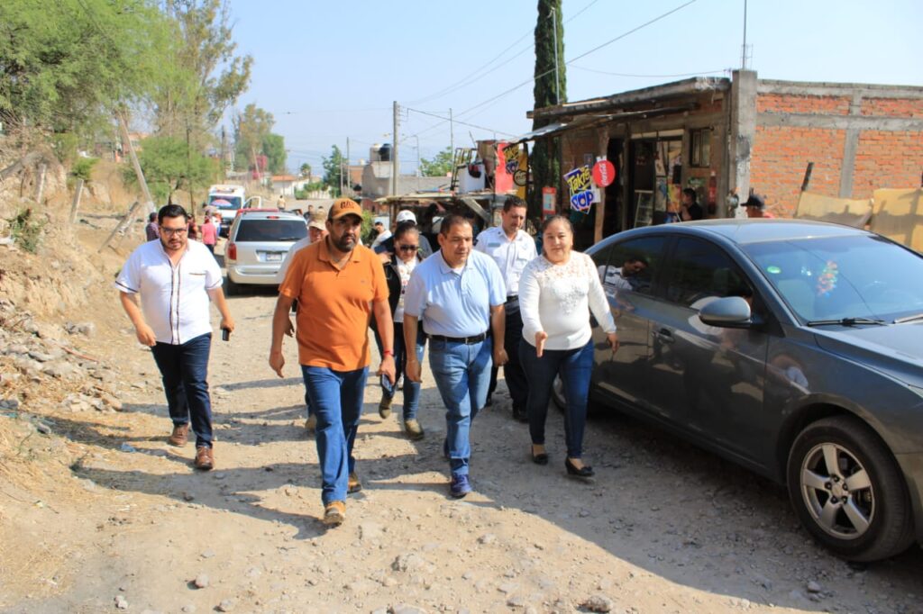 Arranca Bladimir González obras de rehabilitación de caminos en Tarímbaro