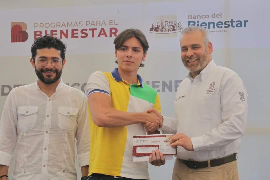 Beneficiados, más de 366 mil jóvenes michoacanos con programas del Bienestar