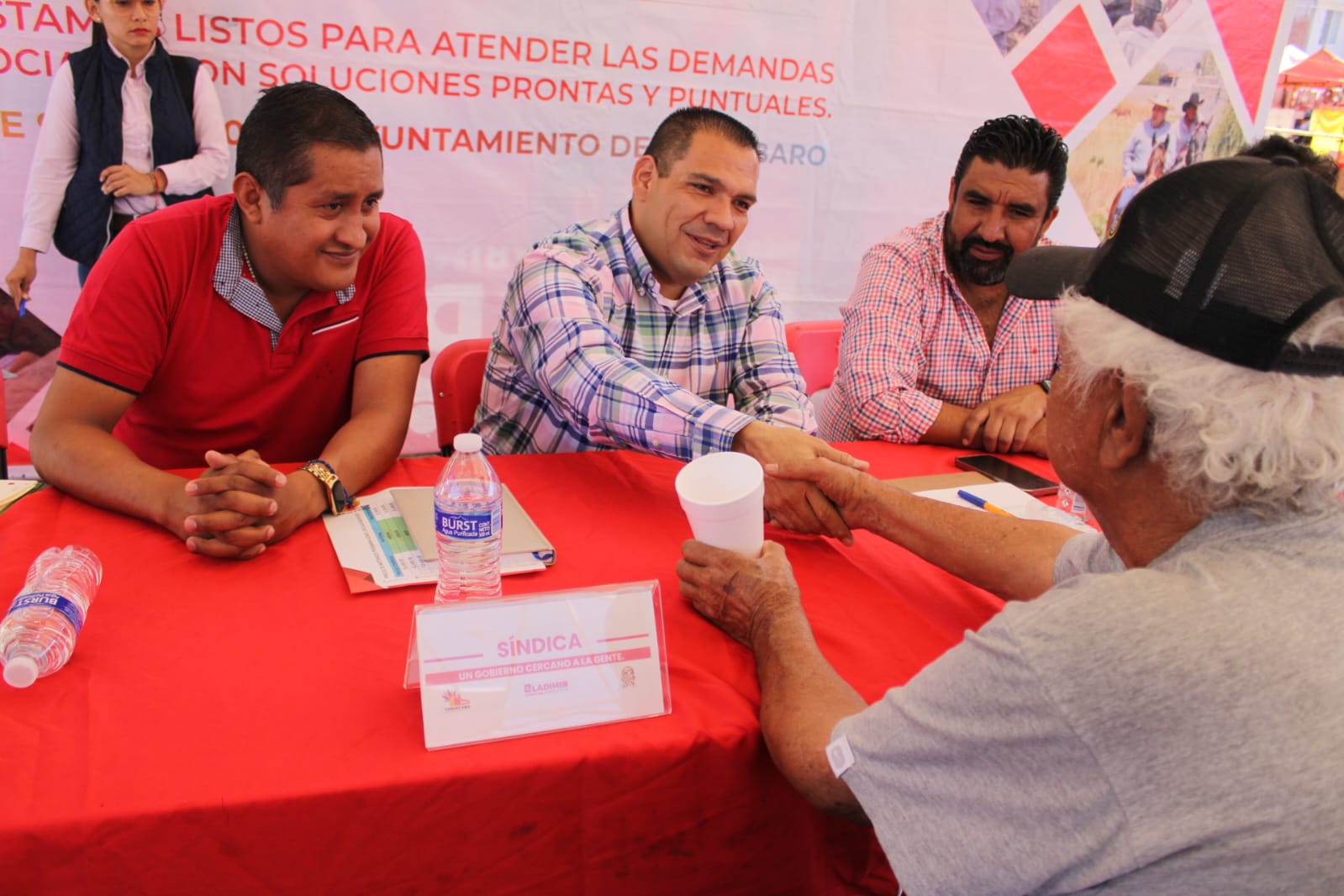 Atiende Bladimir González a ciudadanía de Metrópolis 2