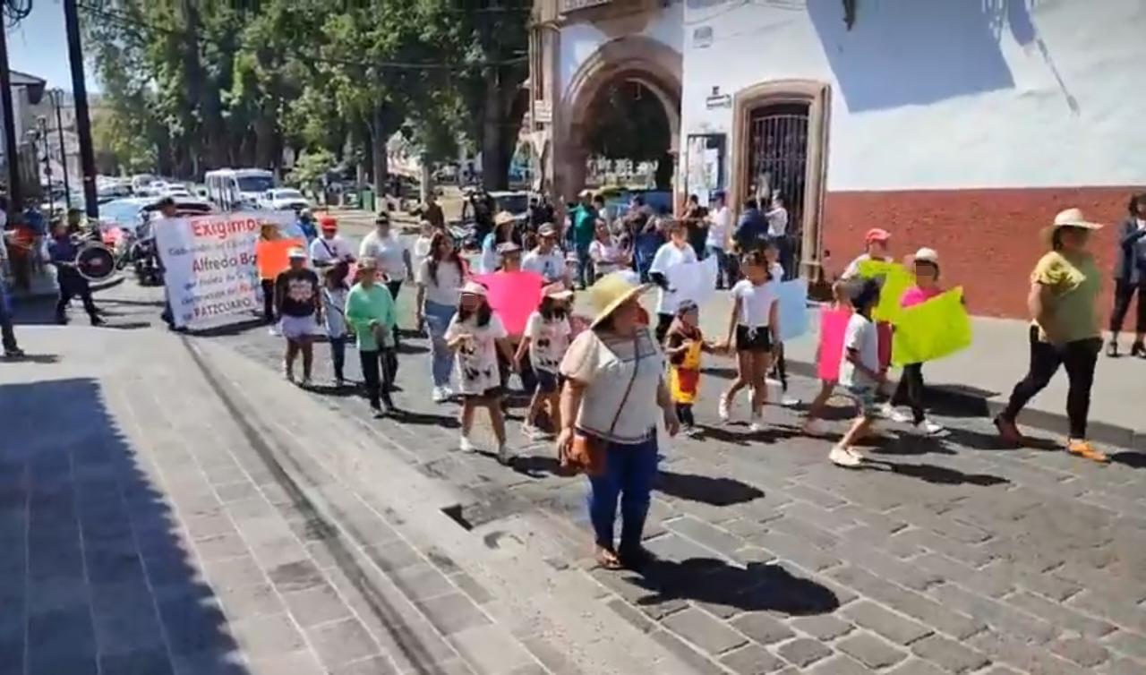 Condena Sipinna utilización de niñas y niños en manifestaciones con fines políticos en Pátzcuaro