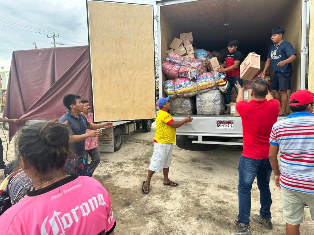 Gobierno de Michoacán entrega ayuda a familias afectadas por huracán Beatriz