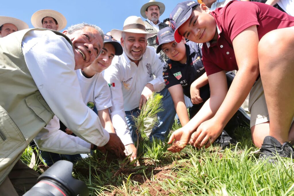 Arranca Bedolla jornada de reforestación 2023