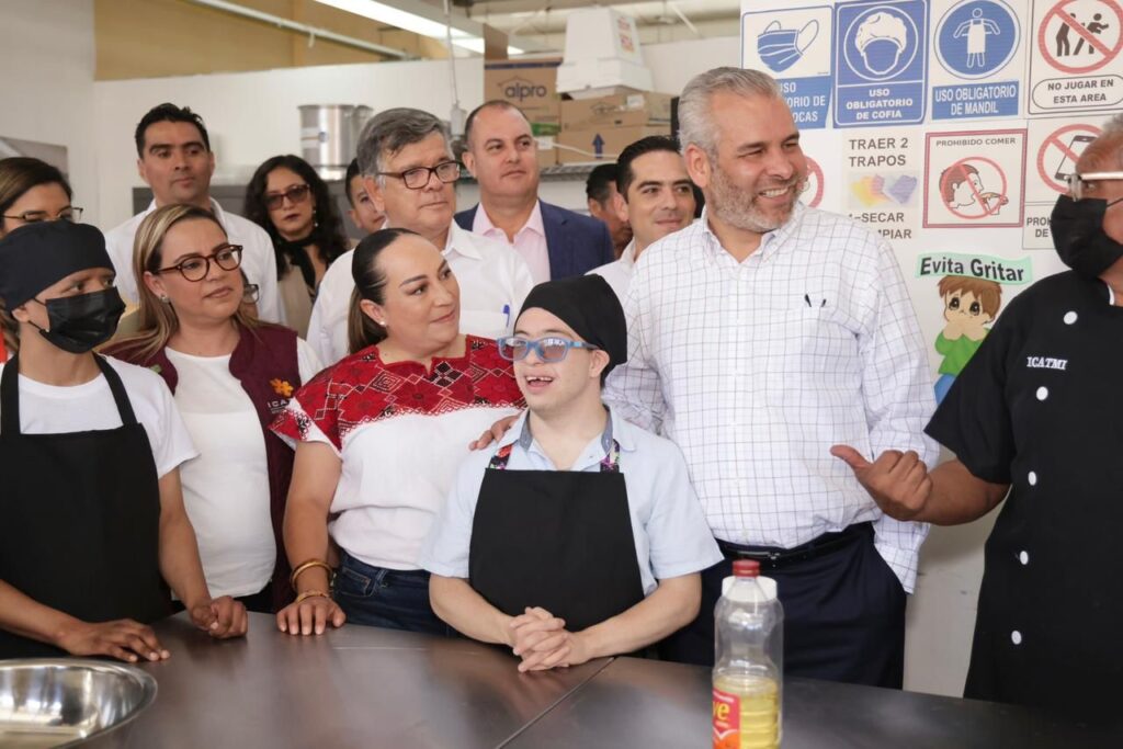 Inaugura Bedolla remodelación incluyente de plantel Icatmi Santa María