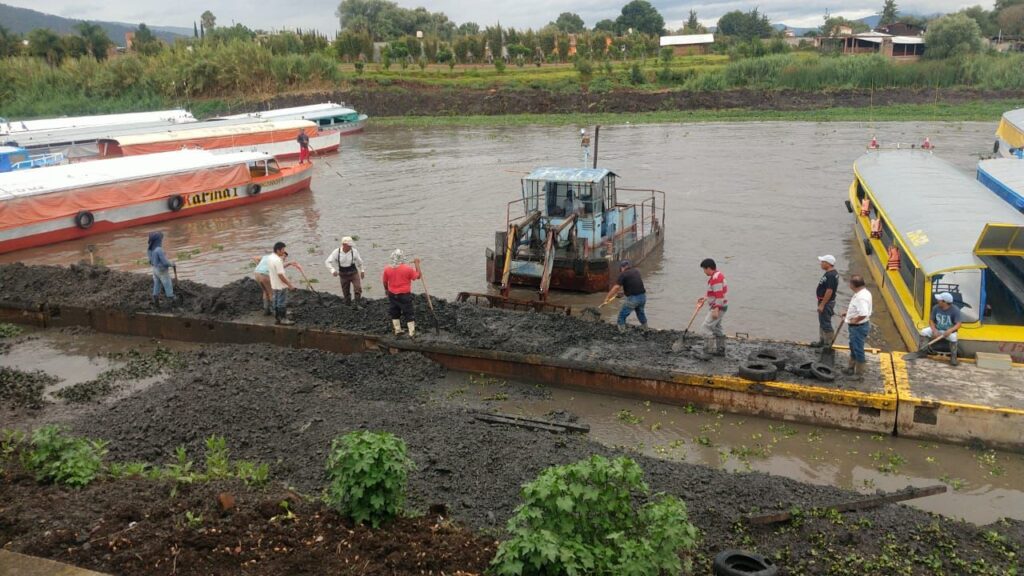 Avanza dragado en canales de navegación del lago de Pátzcuaro