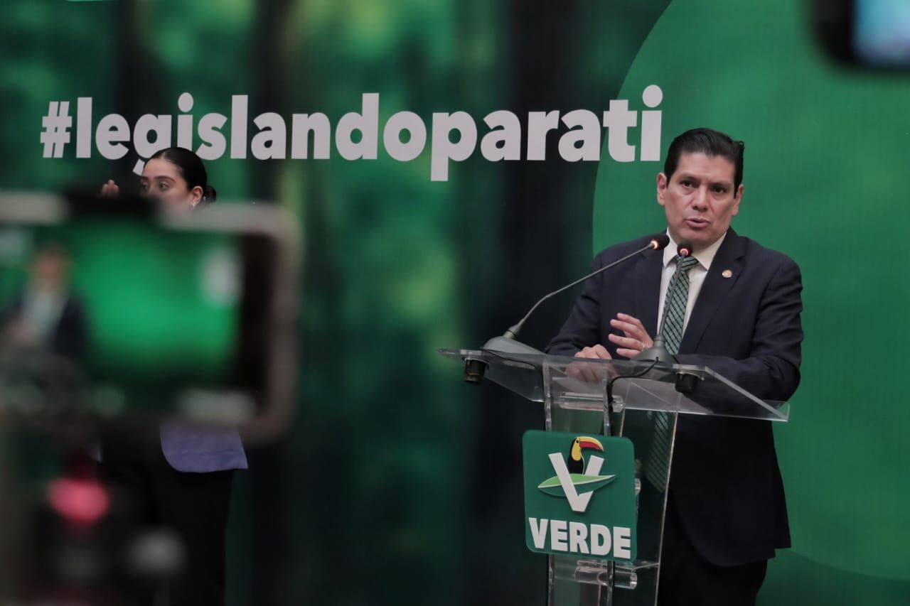 Presenta Ernesto Núñez segundo informe legislativo