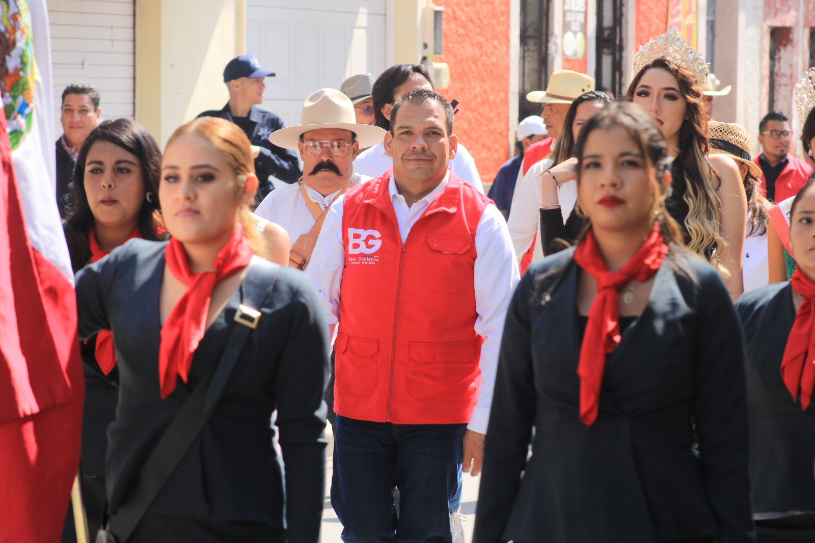 Desfilan más de 3 mil personas por Día de la Independencia en Tarímbaro