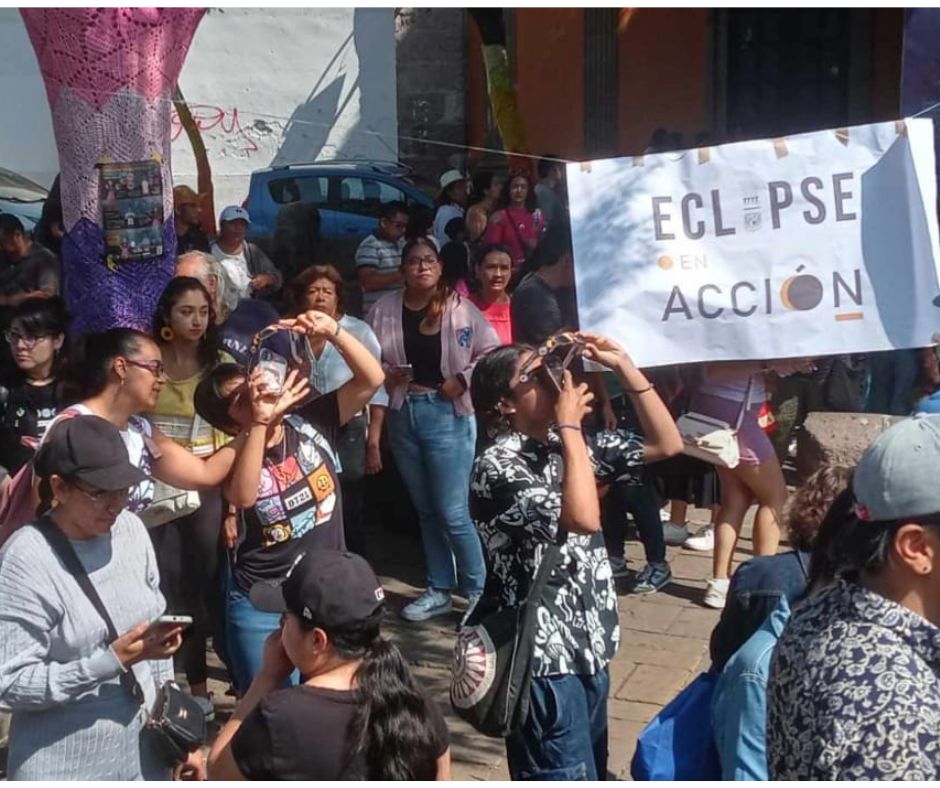 Morelianos se dan cita en la UNAM para ver el Eclipse