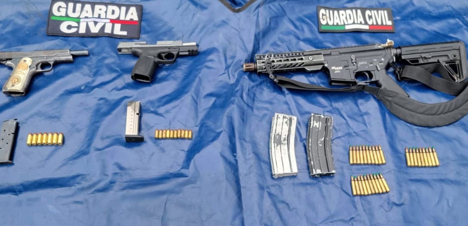 Dentro del Blindaje Zamora, SSP asegura a tres masculinos en posesión de un fusil y dos pistolas