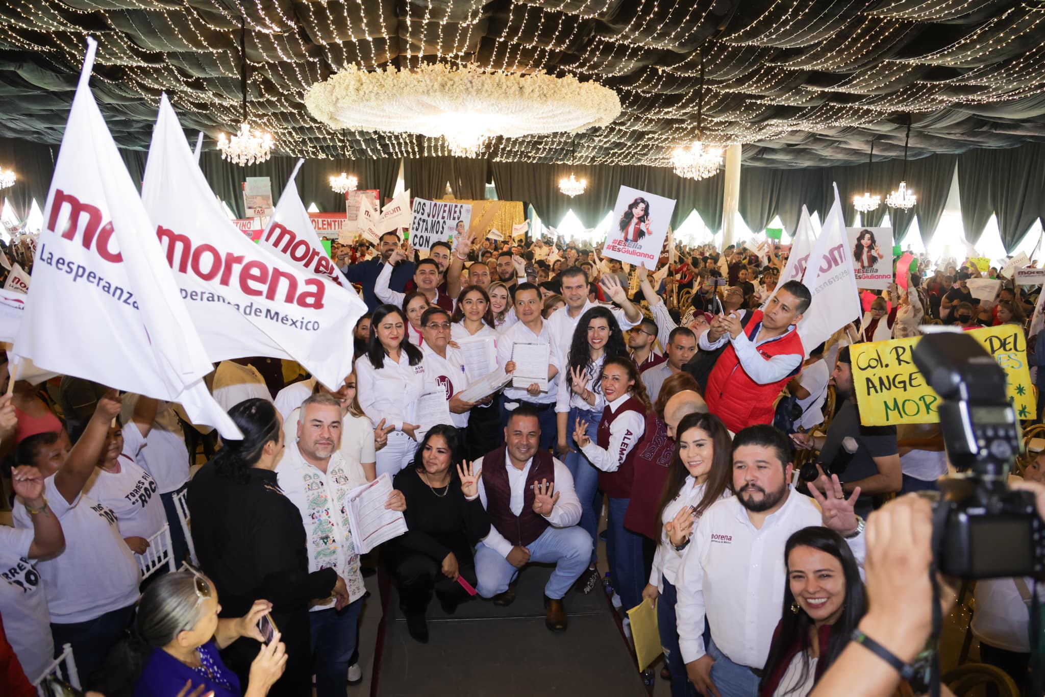 Carlos Torres Piña se perfila como el favorito de los michoacanos rumbo al senado.