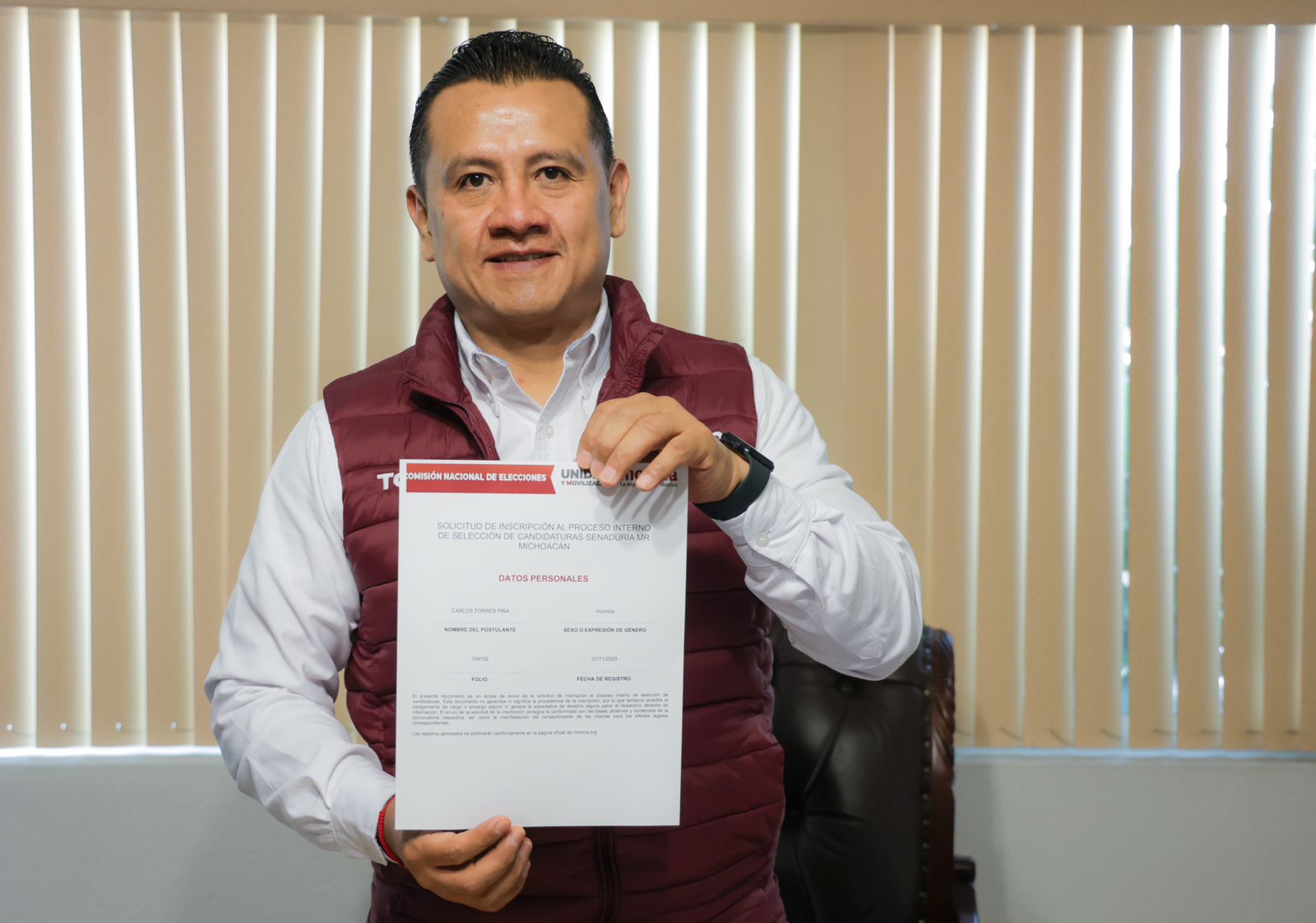 Torres Piña formaliza registro por candidatura al Senado