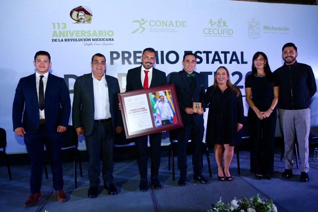 Alfonso Aguilar, primer atleta de Playa Azul en ganar Premio Estatal del Deporte