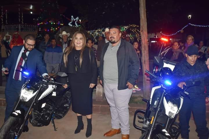 Marcela Velázquez hace entrega de 2 moto patrullas fortaleciendo el municipio de Coeneo