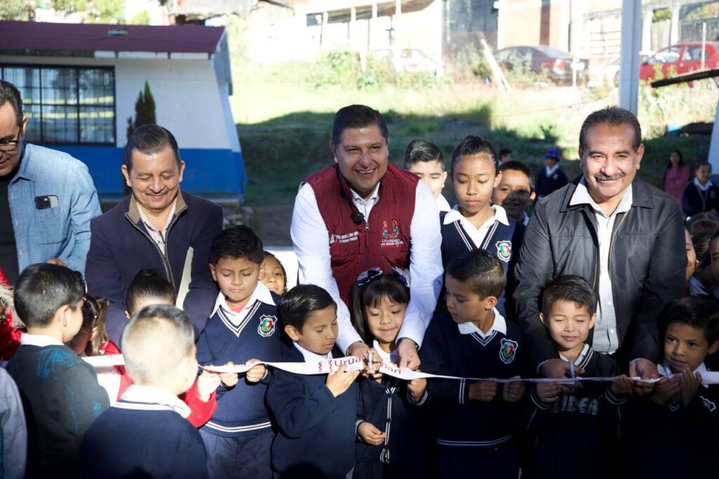 Comunidad estudiantil agradece a Nacho Campos compromiso cumplido con la educación