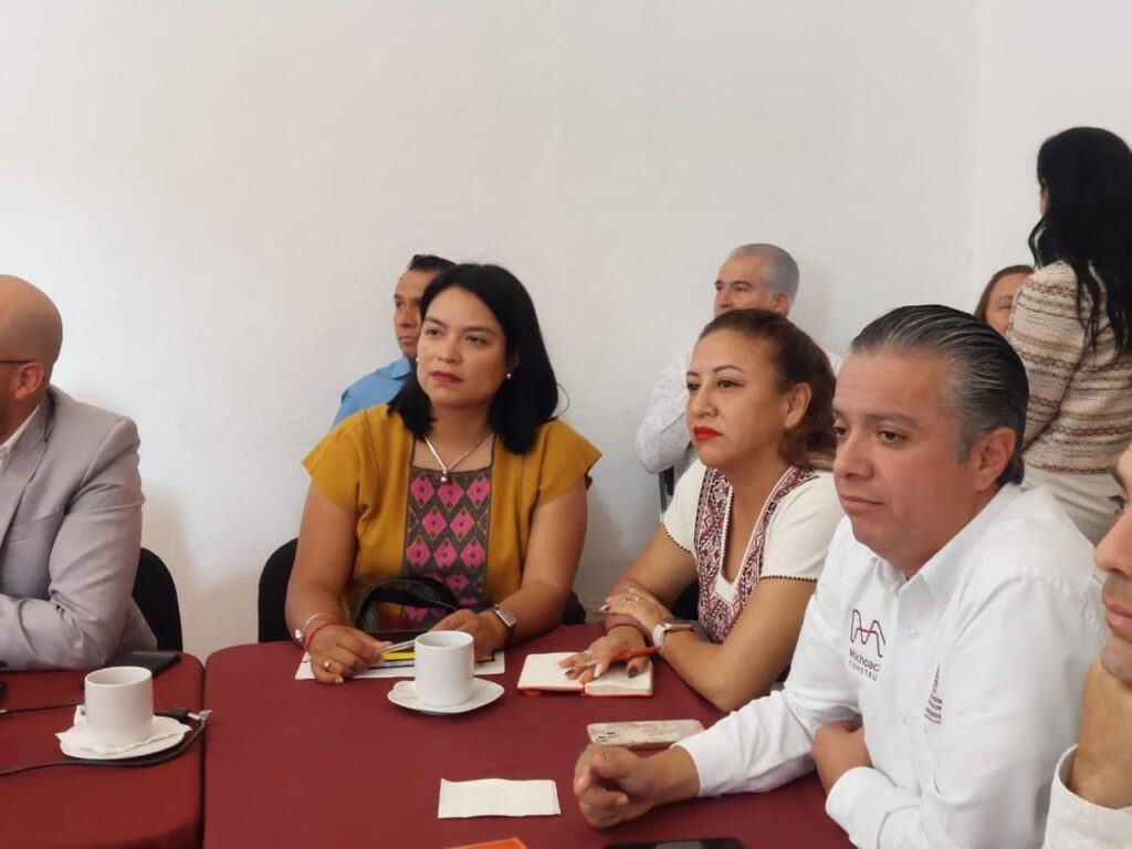 Michoacan cumple con docentes y administrativos en regularización de bases; Erendira Isauro