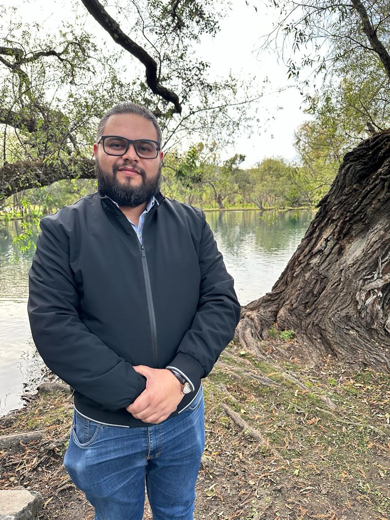 Carlos León García, en encuestas de medición va fuerte en Zacapu