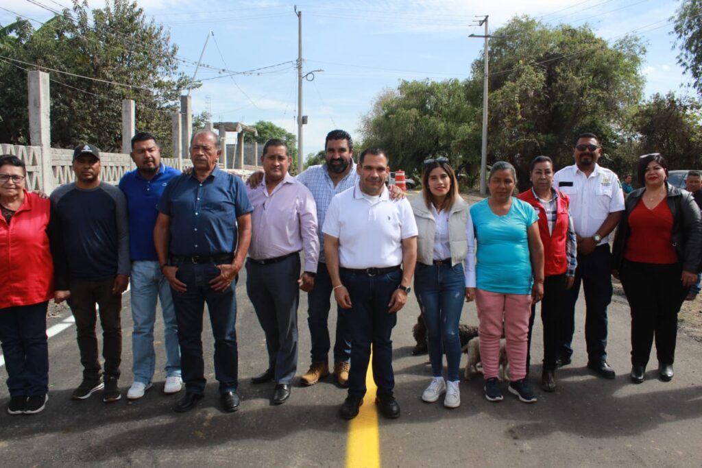 Inaugura Bladimir González camino de Ex Hacienda de Guadalupe a la Colonia Independencia (El Arquito)