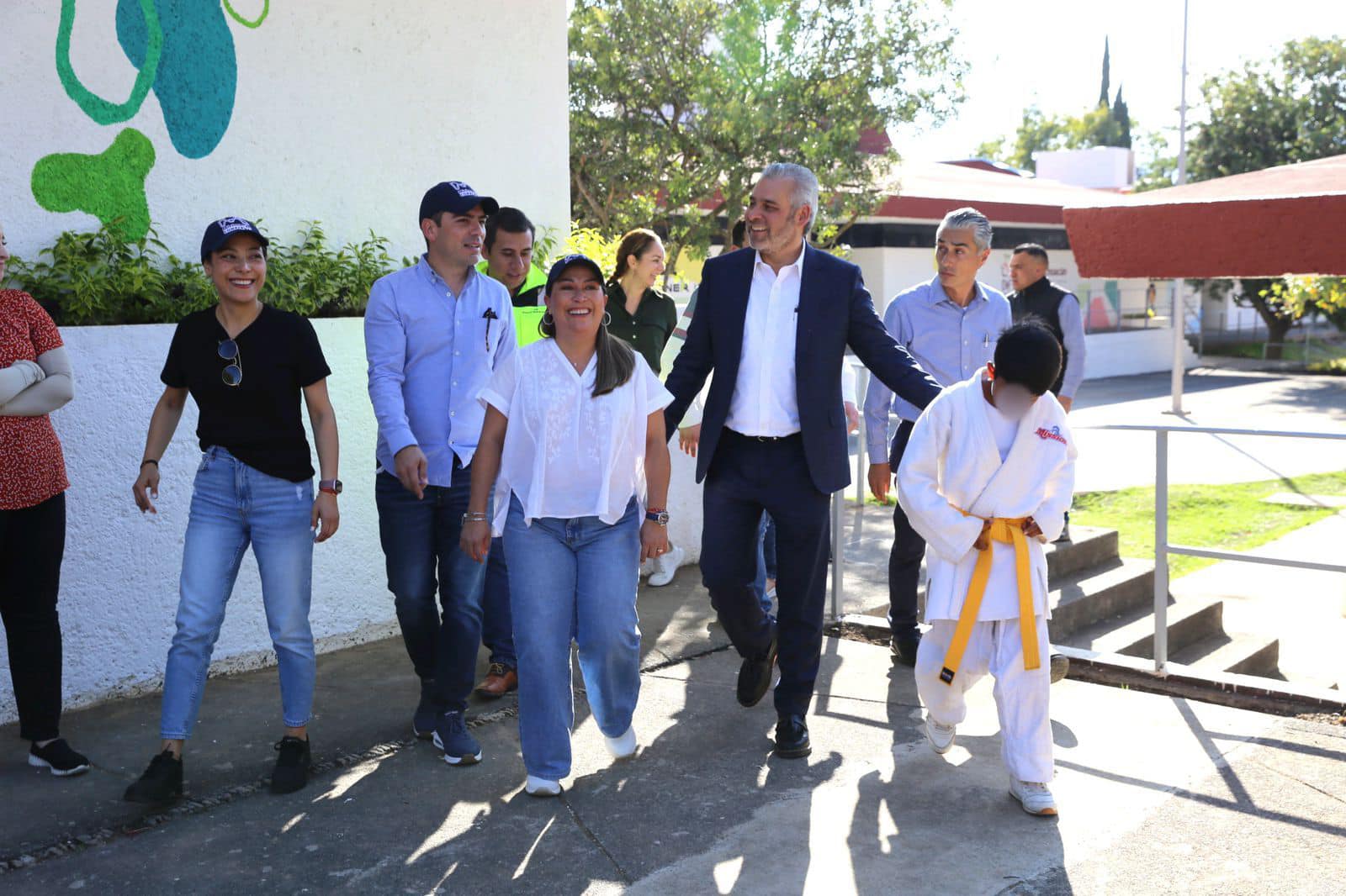 Supervisa Bedolla obras en primaria Casa Hogar Vivan los Niños.