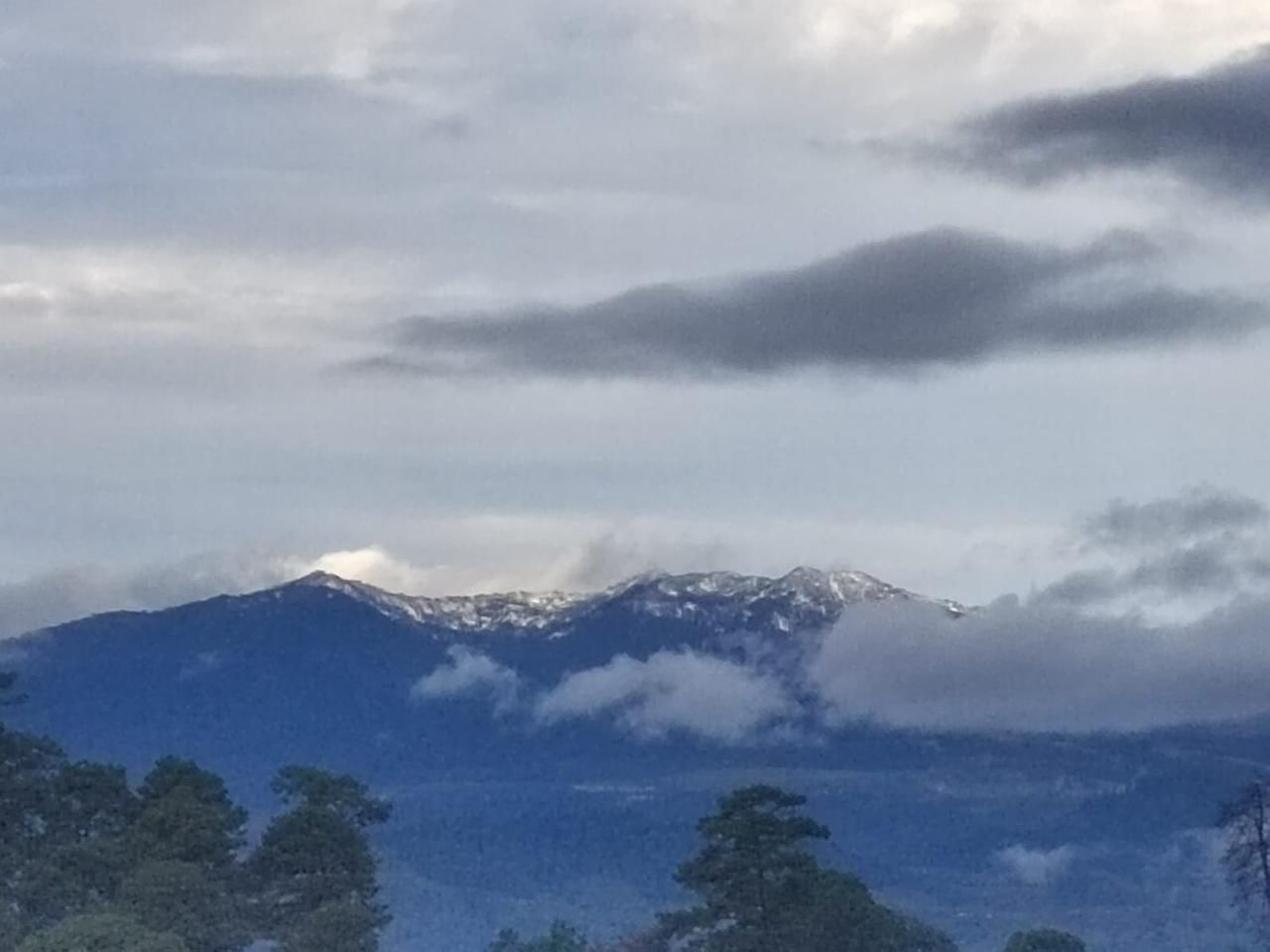 Cae nieve en Pico de Tancítaro; PC pide extremar precauciones