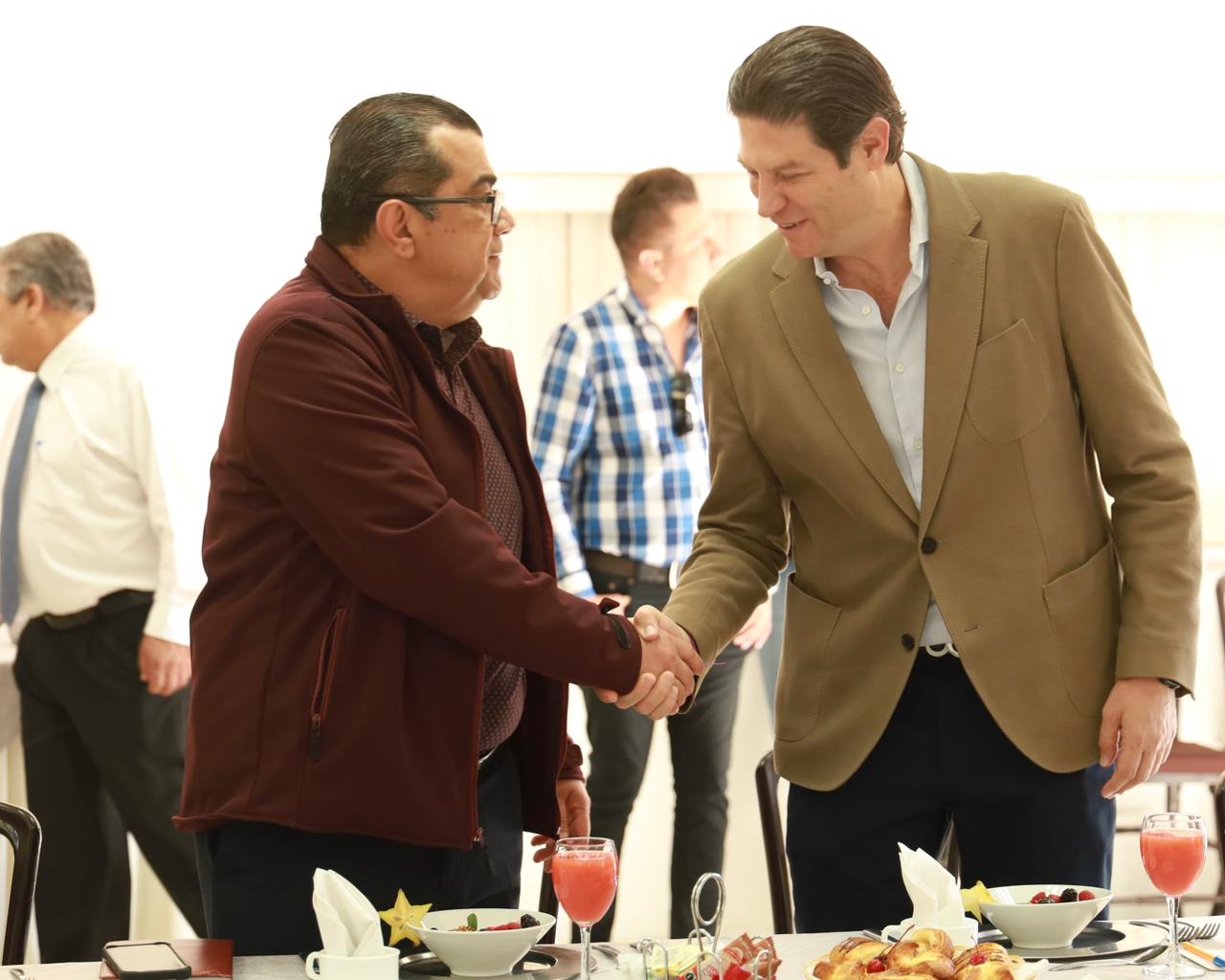 Se reúne Elías Ibarra con Poncho Martínez mostrando su compromiso por Morelia