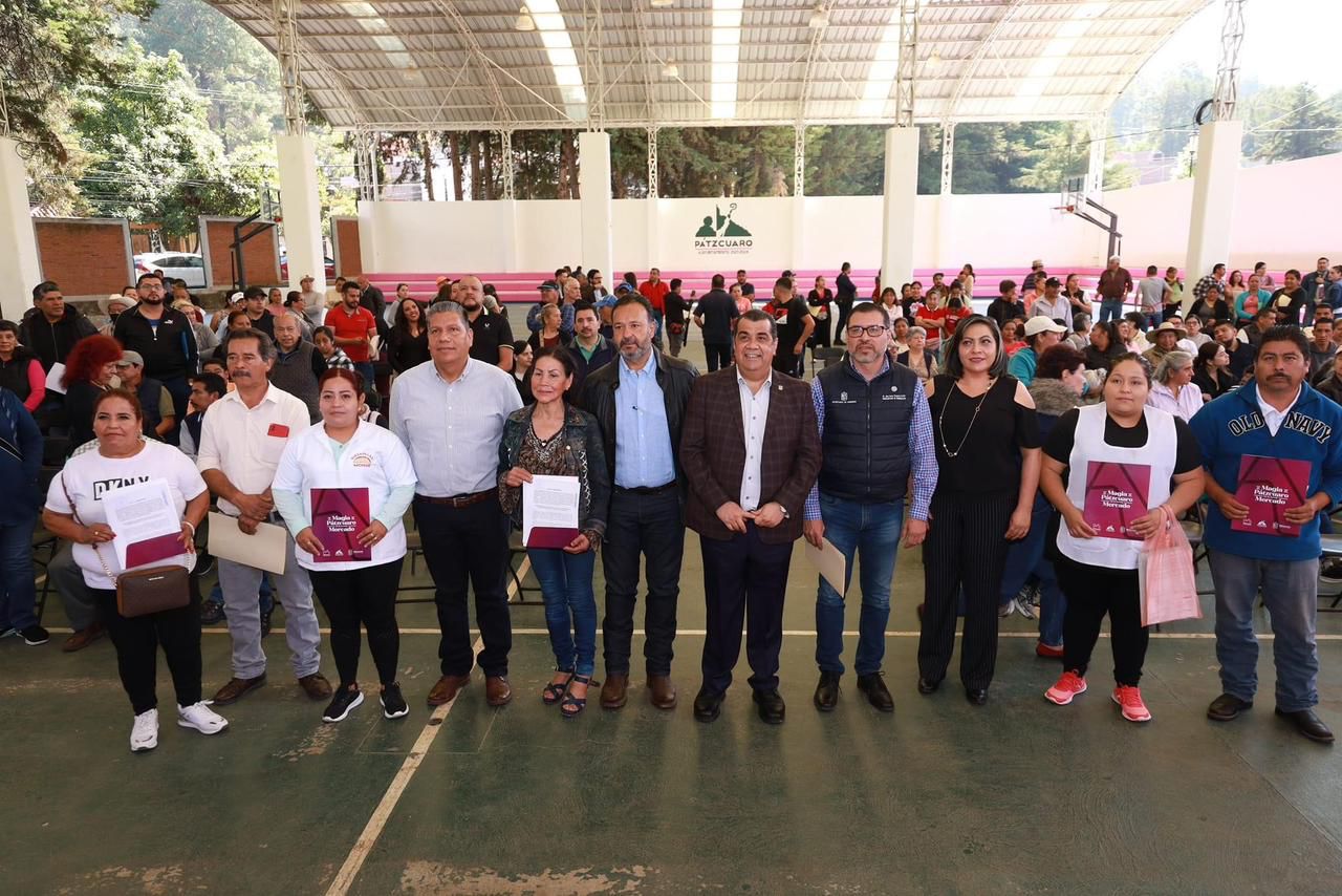 Entrega Elías Ibarra apoyos a comerciantes de Pátzcuaro por más de 1.1 mdp