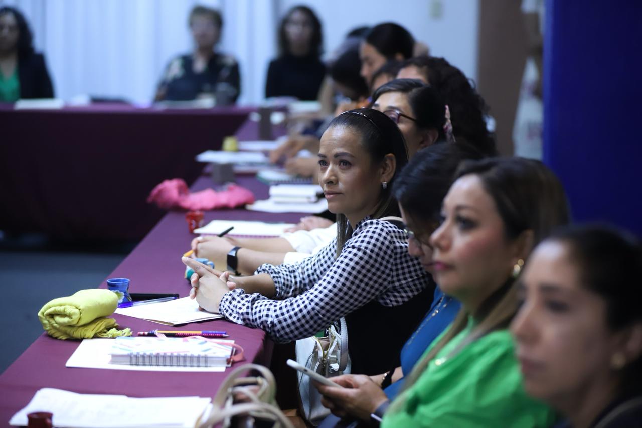 Docentes, papás y mamás trabajarán en equipo a favor de la igualdad: SEE