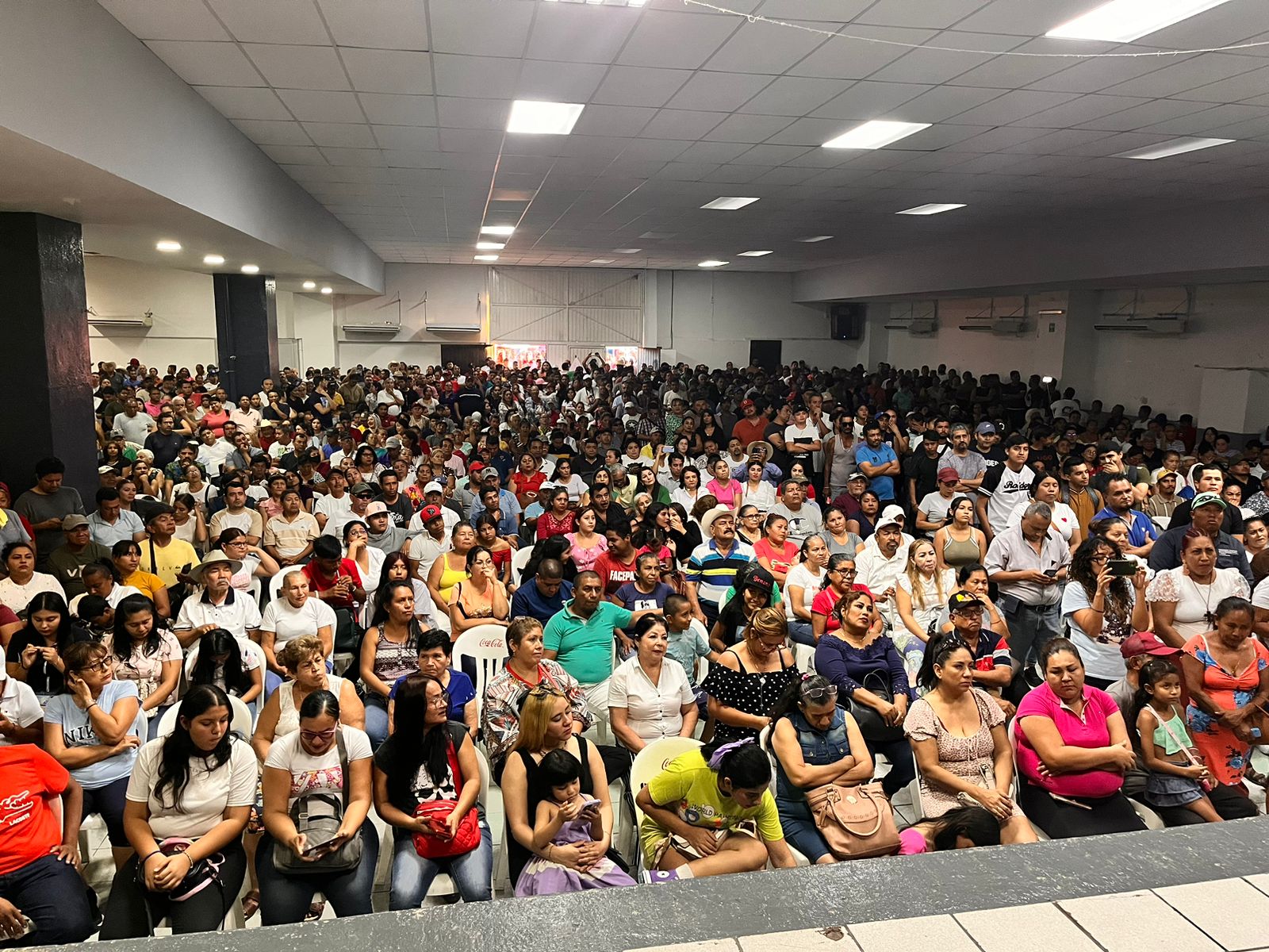 Gremios laborales y sociales muestran su respaldo a Claudia Sheinbaum en el Puerto.