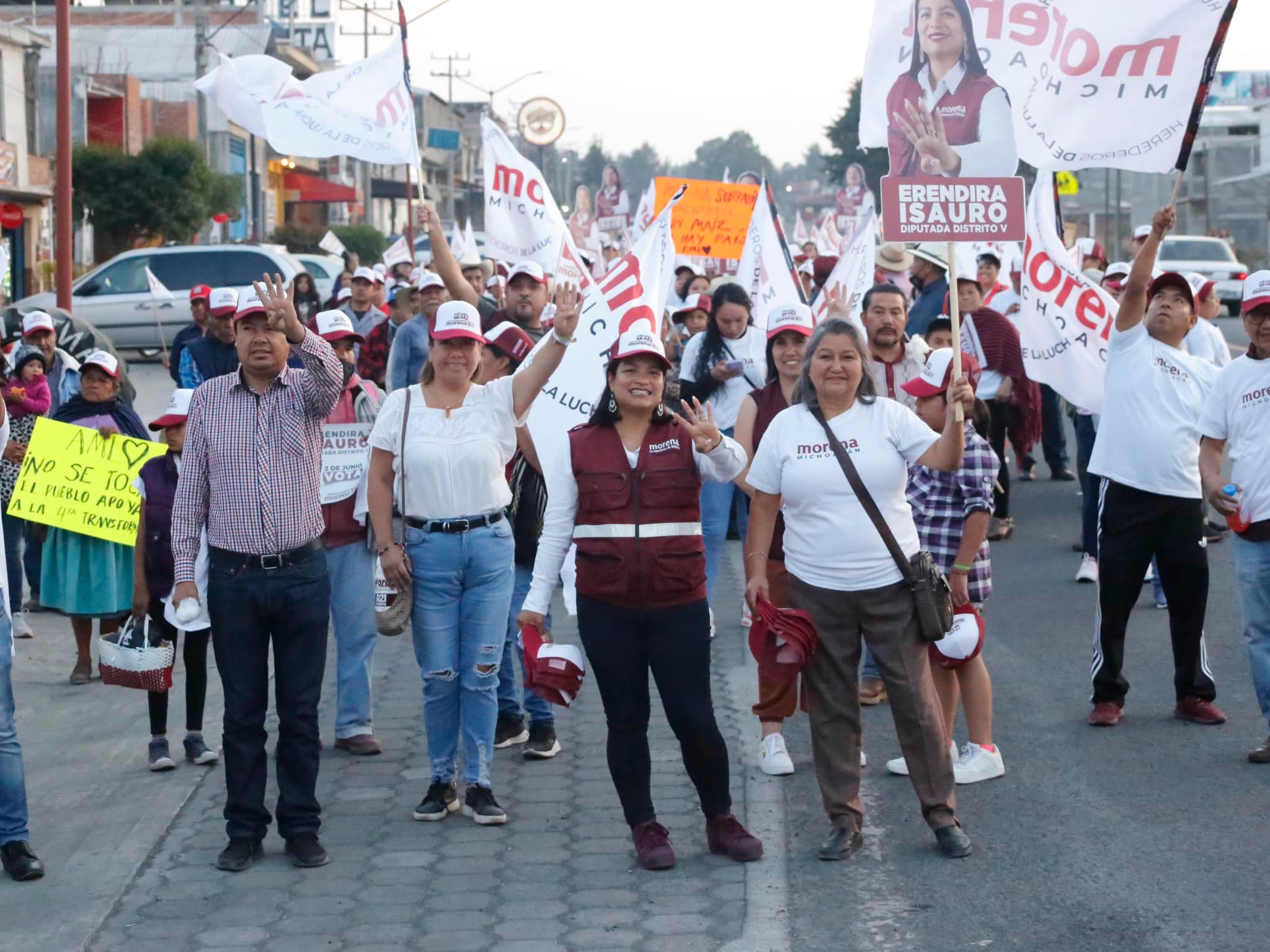 Erendira Isauro inicia campaña con recorrido en la cabecera distrital