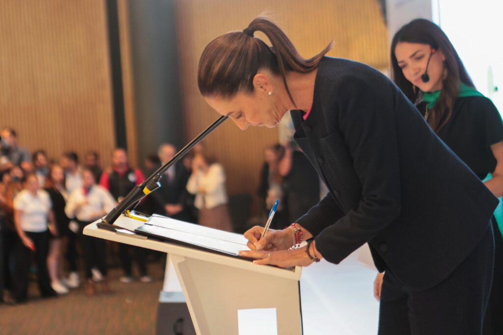 LOS NIÑOS Y LAS NIÑAS NACIERON PARA SER FELICES: CLAUDIA SHEINBAUM FIRMA PACTO POR LA PRIMERA INFANCIA