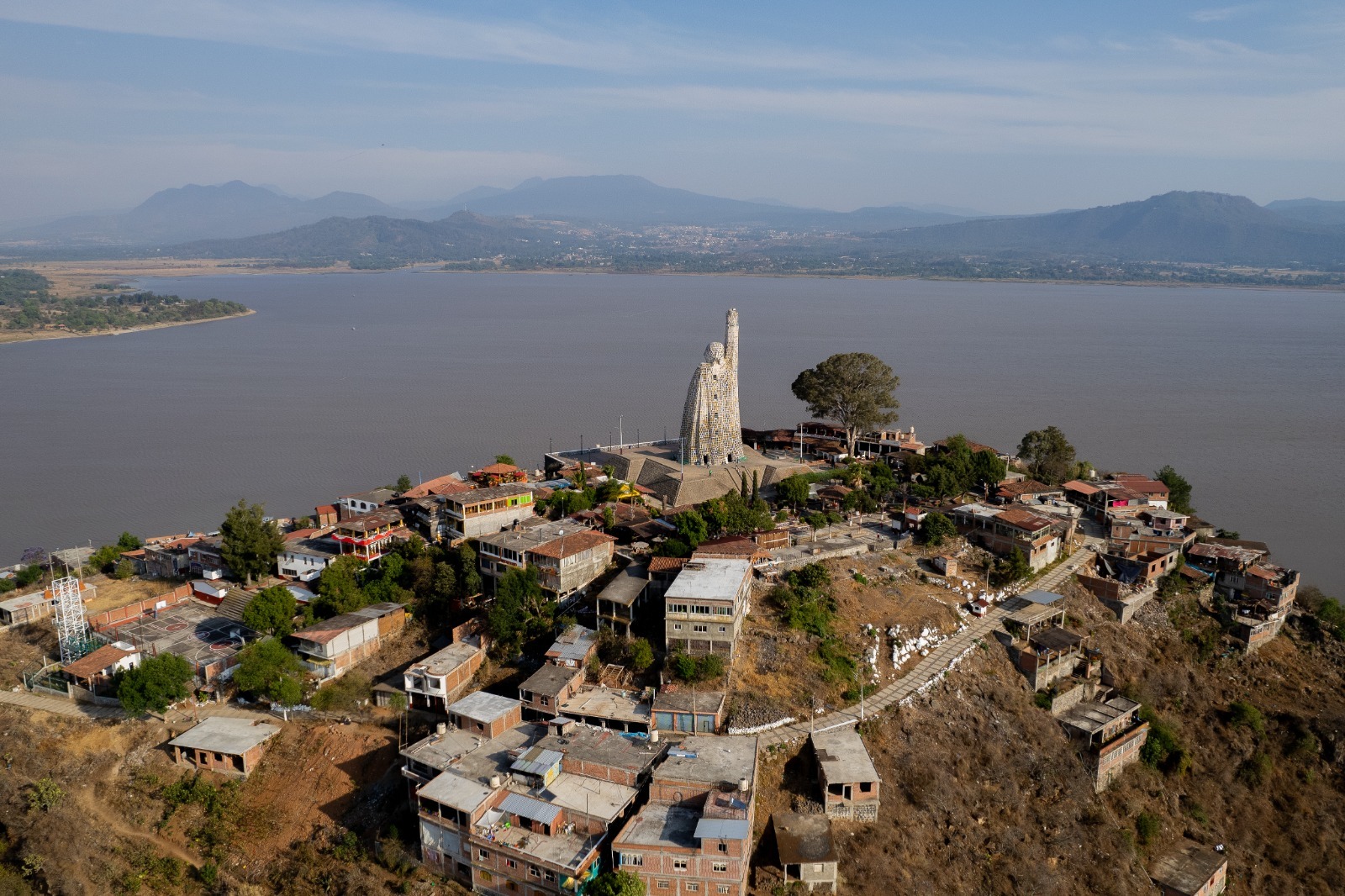 Secma va por protección de 33 mil hectáreas para rescatar el lago de Pátzcuaro