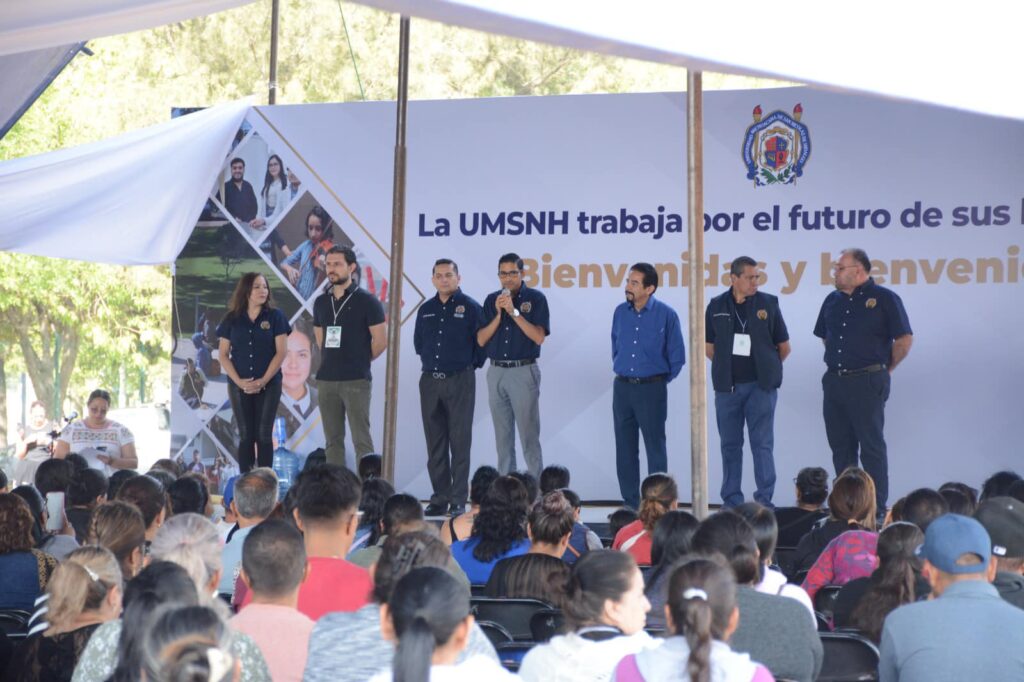 En total orden, futuras y futuros veterinarios, biólogos, agrónomos y biotecnólogos realizan su examen de ingreso a la UMSNH