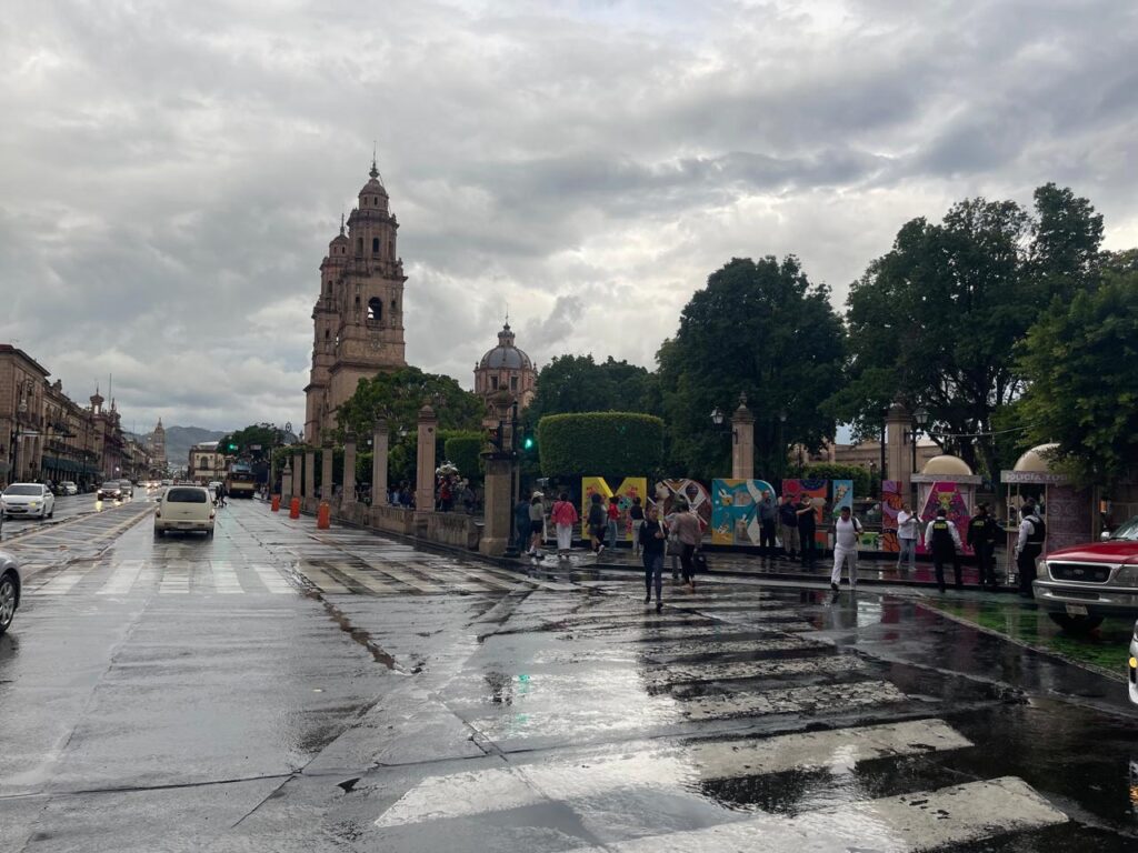 La onda tropical número 13 ocasiona lluvias en Michoacán, Colima, Nayarit y Jalisco