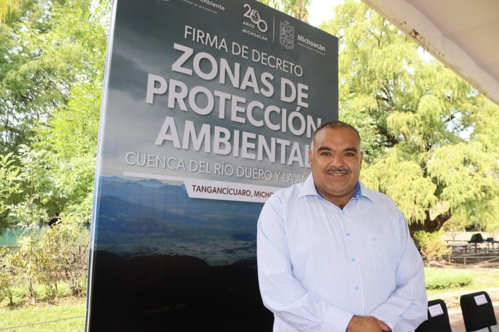 Acompaña Isidoro Mosqueda al Gobernador de Michoacán a la Firma del Decreto de Zonas de Protección Ambiental