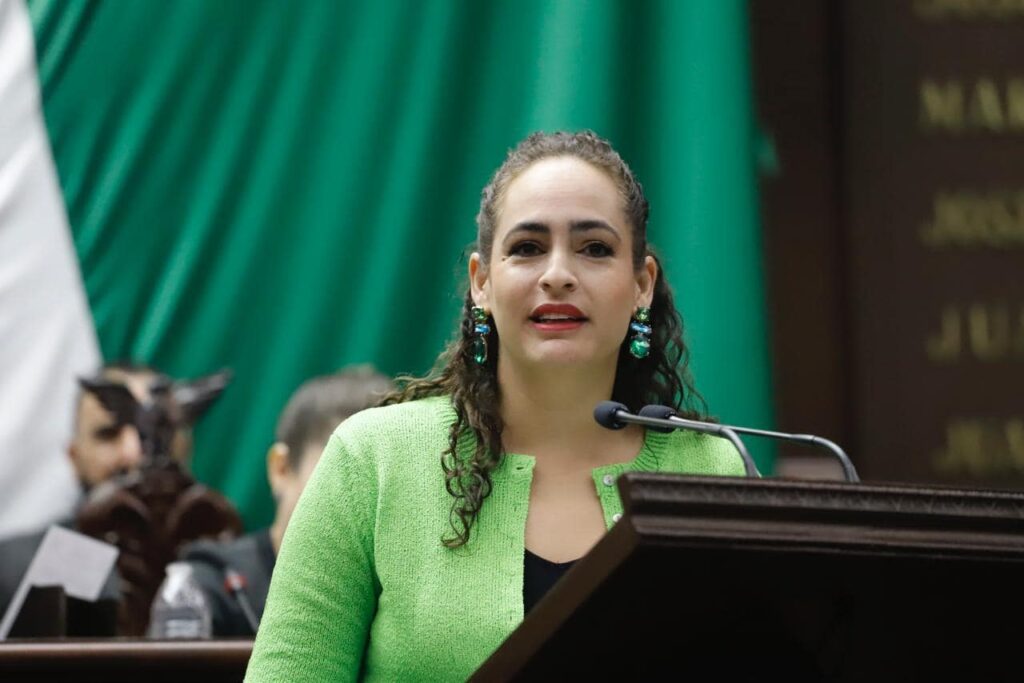 Sandra Arreola celebra aprobación en Michoacán a reforma federal para prevenir el maltrato animal.