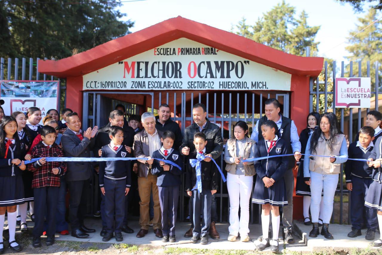 Julio Arreola inaugura obra en la Escuela Primaria Melchor Ocampo de Huecorio