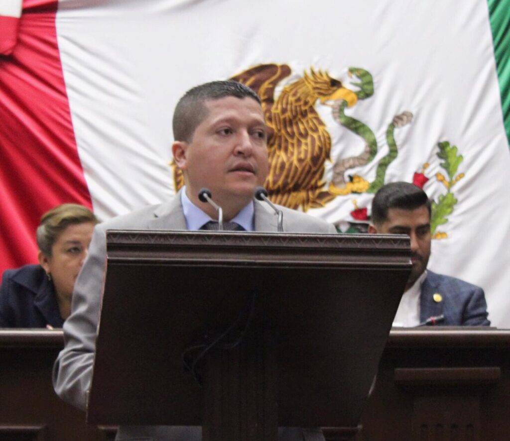 Propone Vicente Gómez atender la salud mental desde la escuela