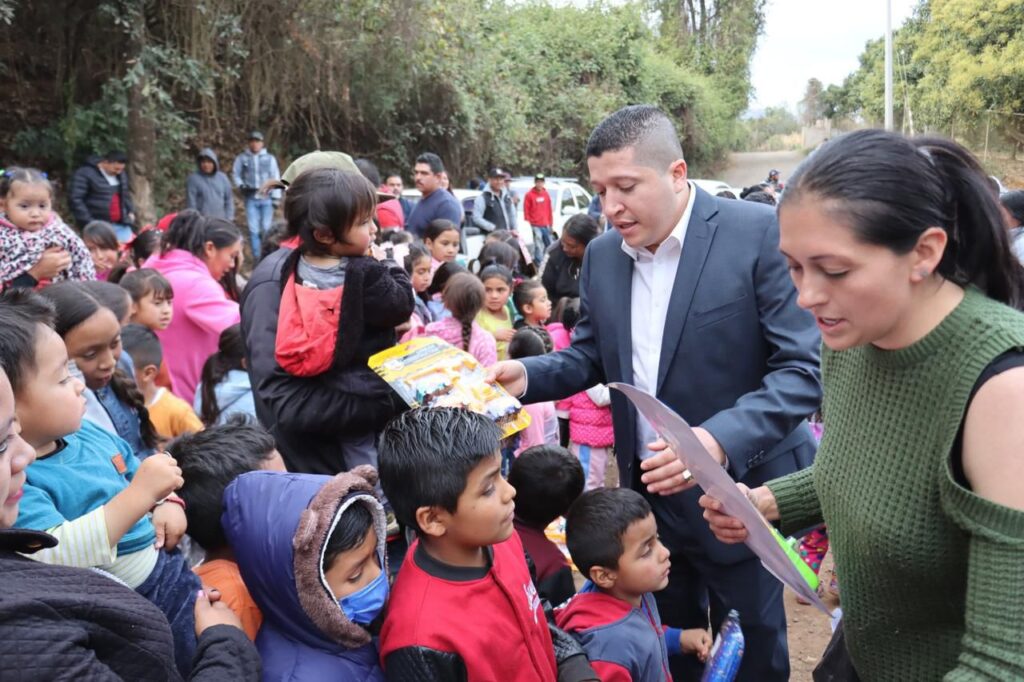 Vicente Gómez festeja a la niñez del Distrito XIX