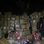 En Arteaga, SSP y Marina aseguran dos vehículos, equipo táctico y 850 cajas de calzado