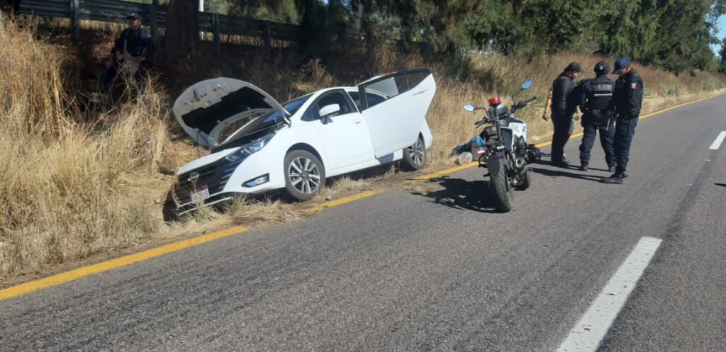 Tras persecución, detiene SSP a dos hombres en Huiramba