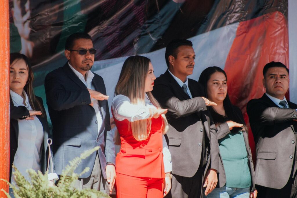 Celebra Dayana Pérez acto conmemorativo a la Bandera de México