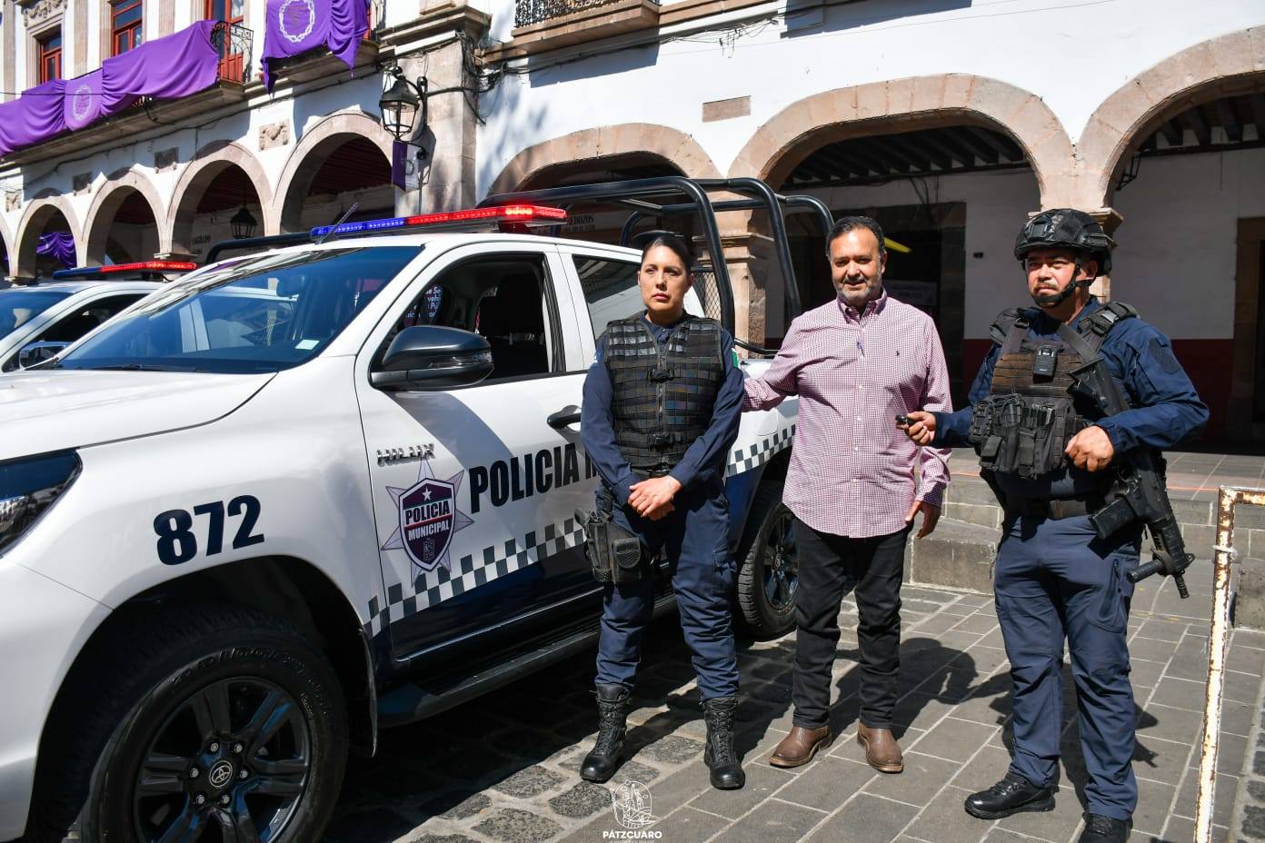 Julio Arreola entrega nuevas patrullas y vehículos para fortalecer la seguridad y los servicios públicos de Pátzcuaro